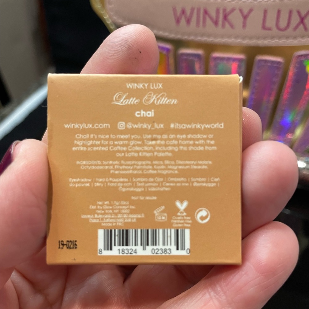 WINKY LUX Lipstick Duo, Highlighter and Eyeshadow with Cupcake Cosmetic Bag - Picture 3 of 8